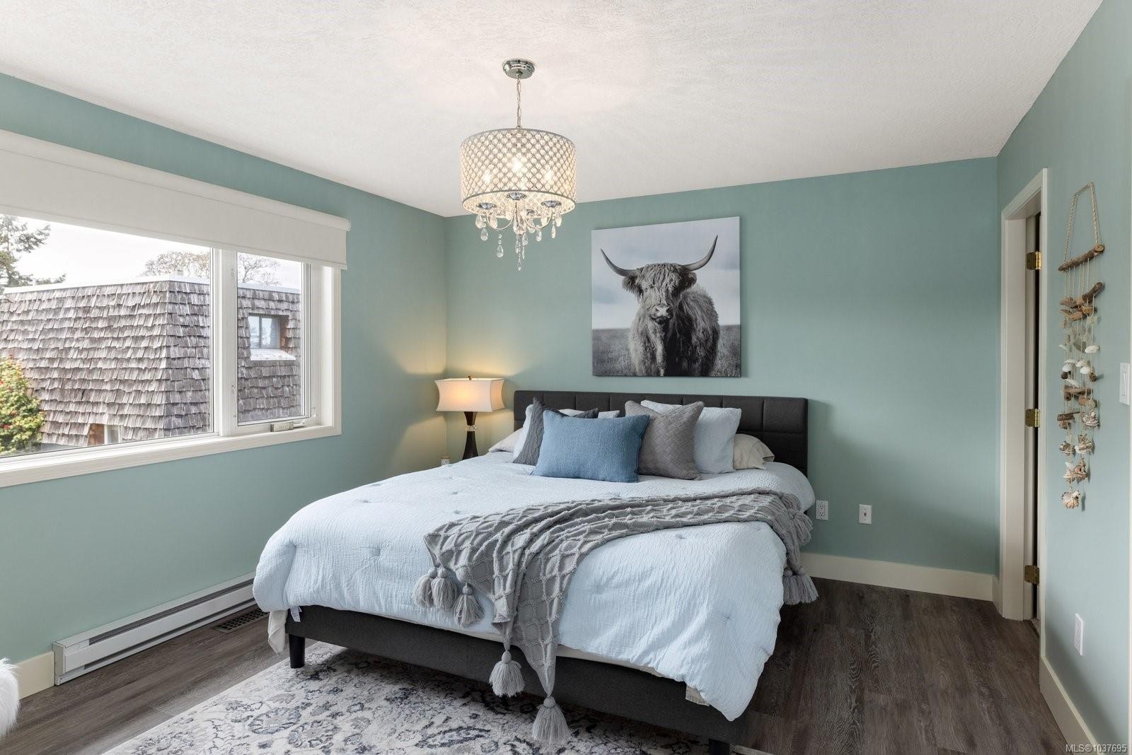2450 Whidby Lane, Sidney, BC