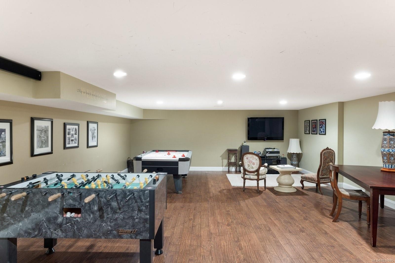 2450 Whidby Lane, Sidney, BC