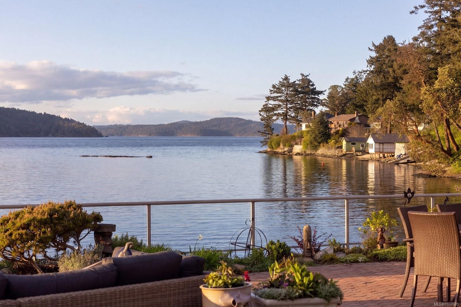 2450 Whidby Lane, Sidney, BC