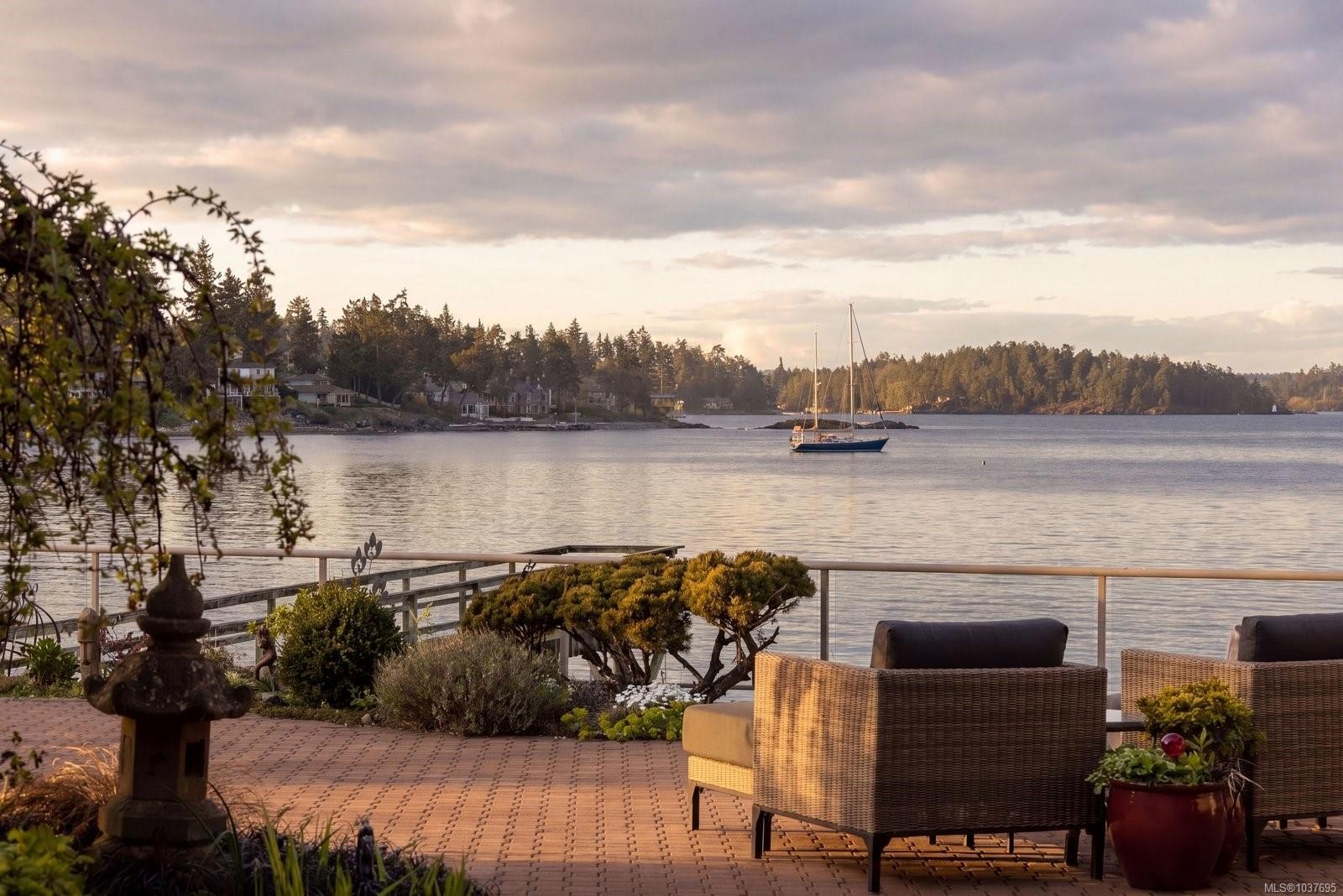 2450 Whidby Lane, Sidney, BC