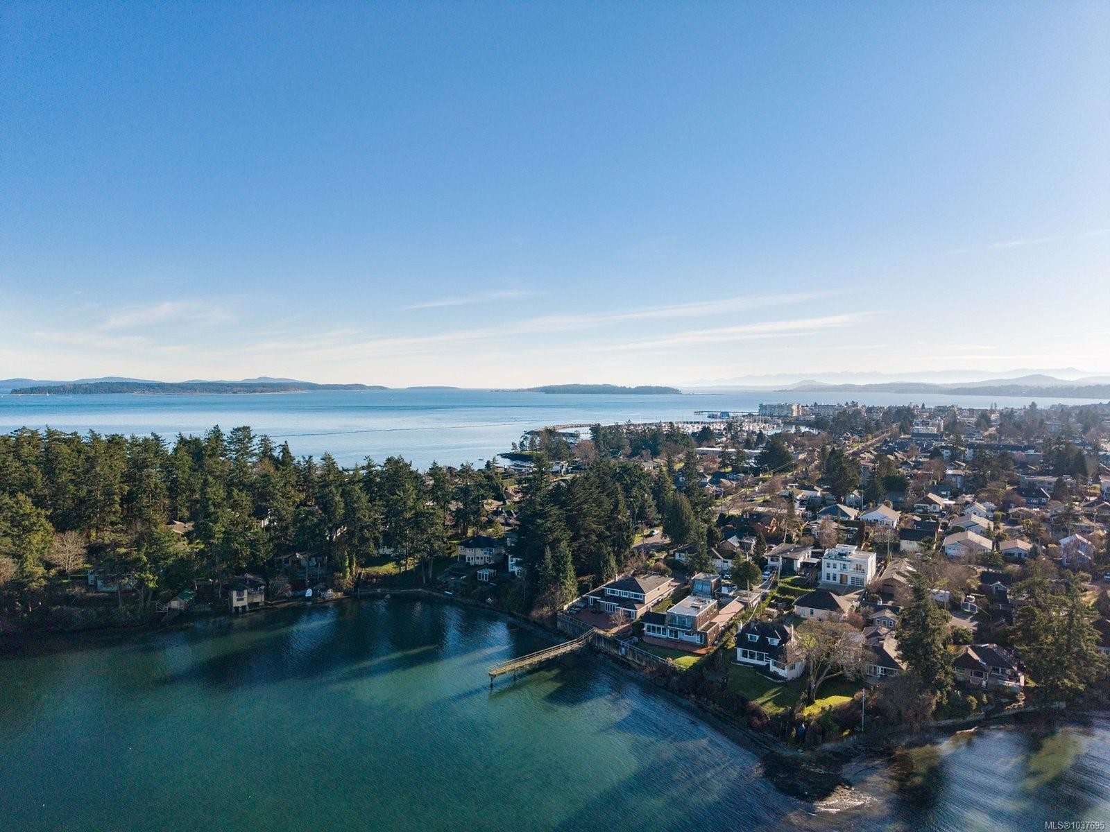 2450 Whidby Lane, Sidney, BC