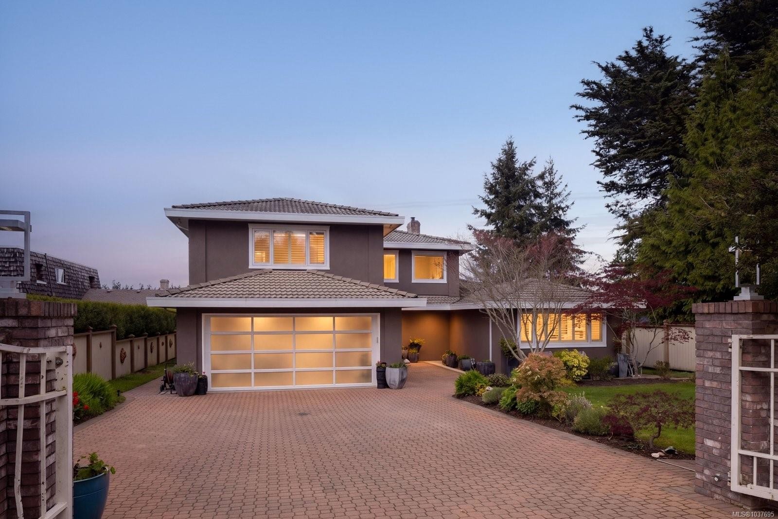 2450 Whidby Lane, Sidney, BC