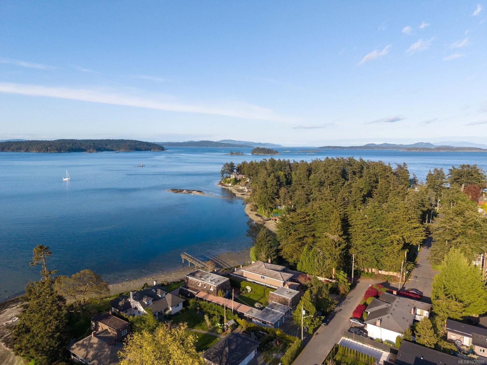 2450 Whidby Lane, Sidney, BC