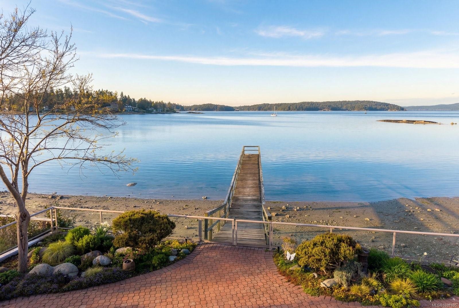 2450 Whidby Lane, Sidney, BC