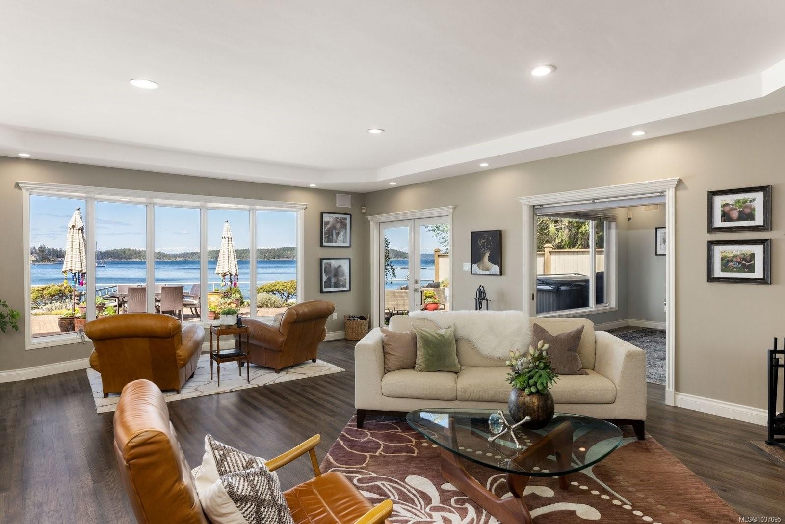 2450 Whidby Lane, Sidney, BC