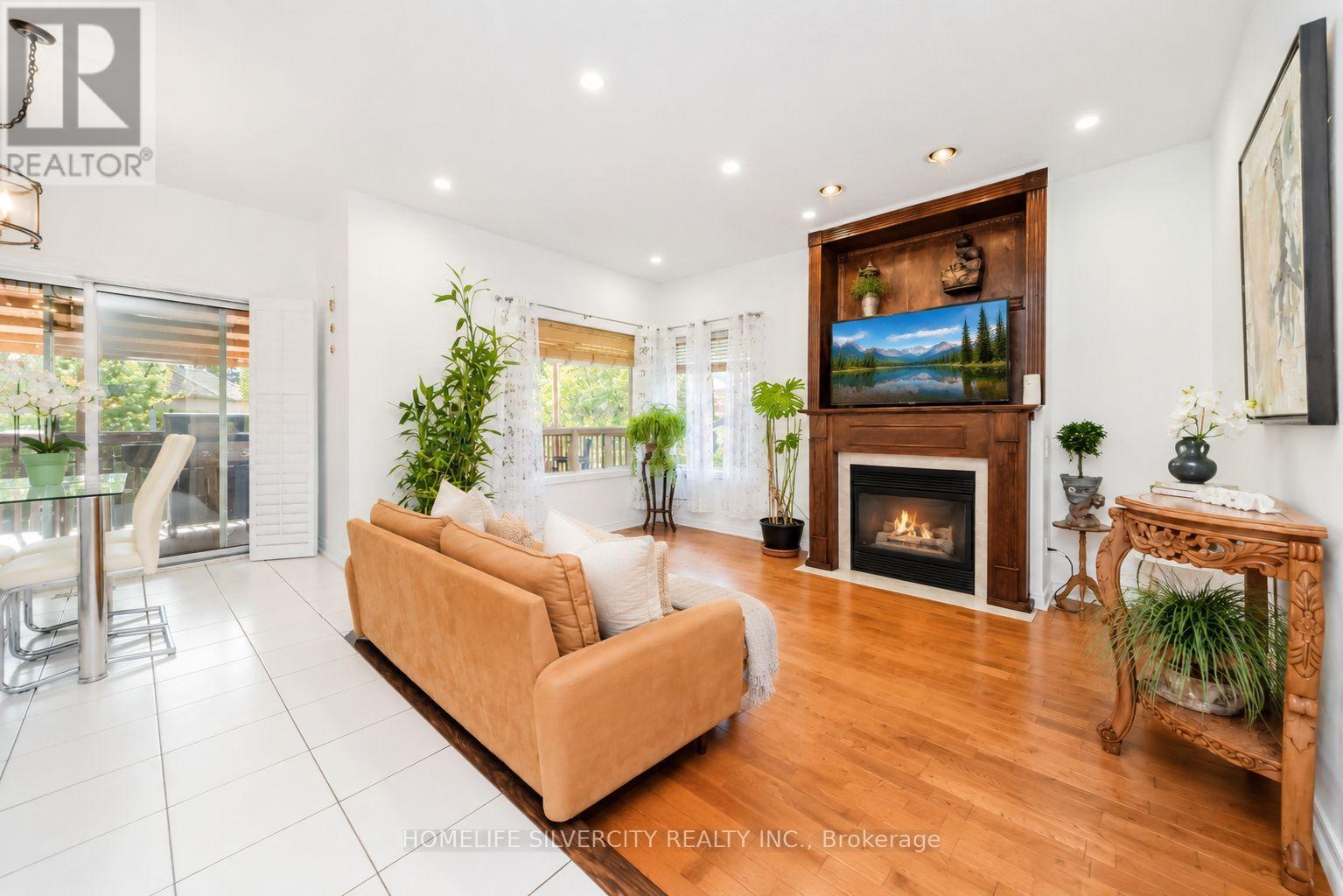 61 Pinebrook Circle, Caledon, ON - Indoor Photo Showing Living Room With Fireplace