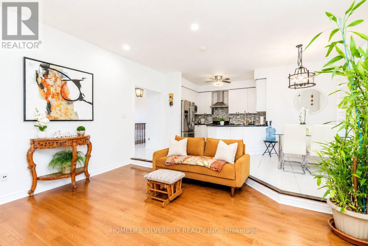 61 Pinebrook Circle, Caledon, ON - Indoor Photo Showing Living Room