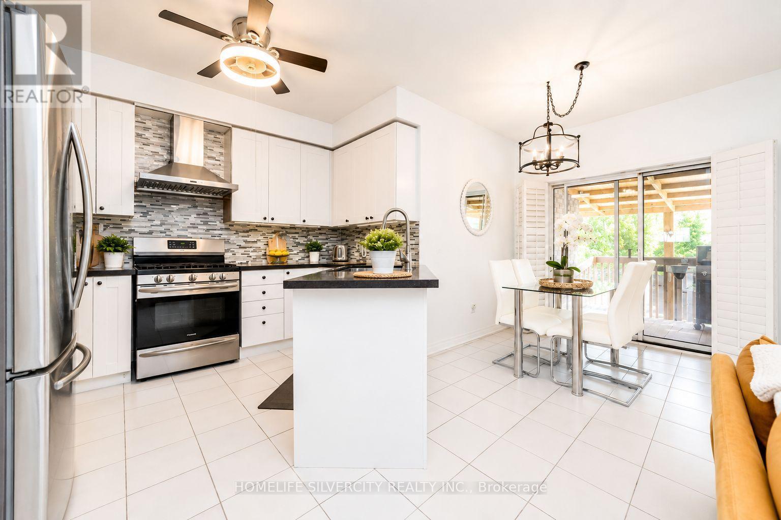 61 Pinebrook Circle, Caledon, ON - Indoor Photo Showing Kitchen