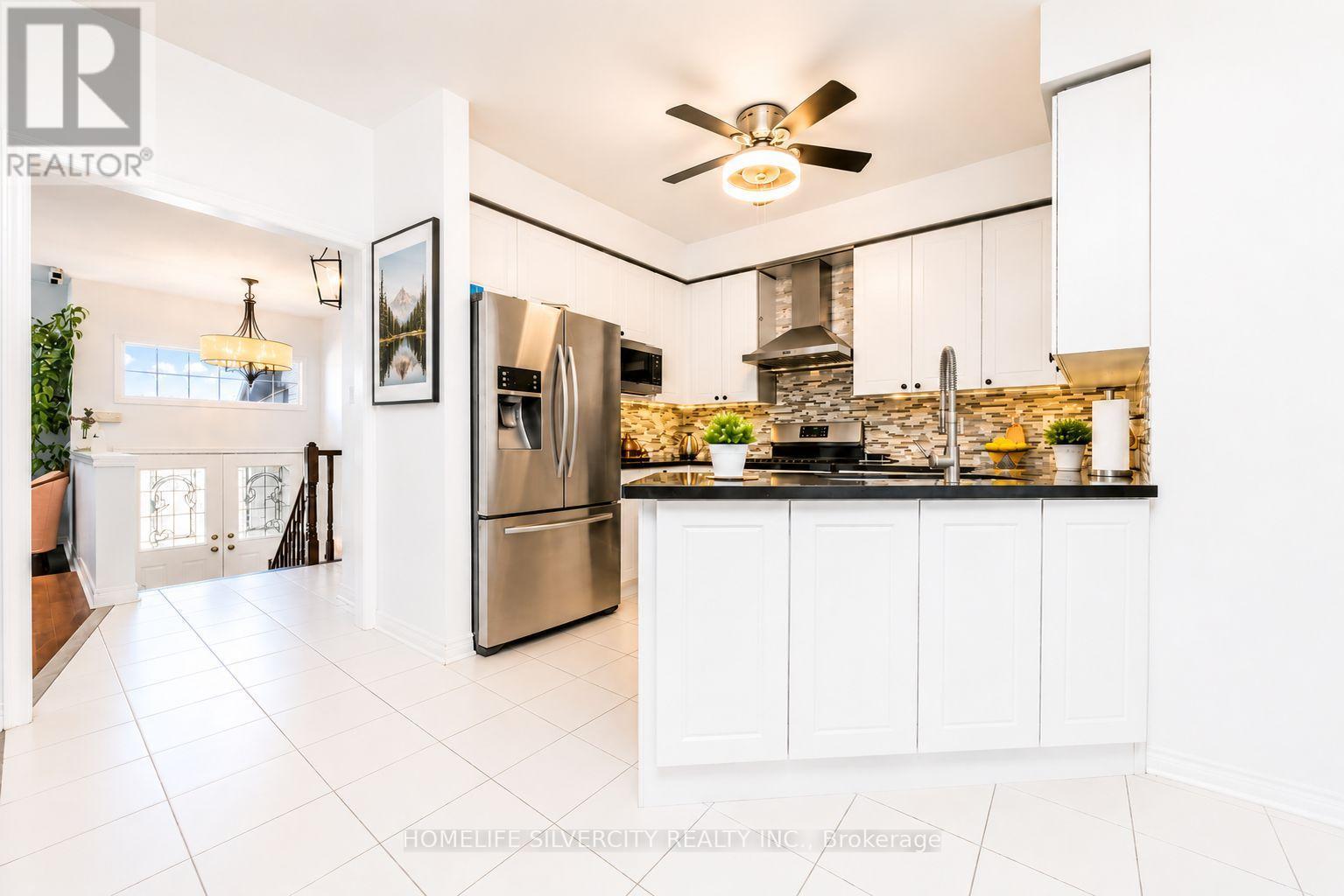 61 Pinebrook Circle, Caledon, ON - Indoor Photo Showing Kitchen