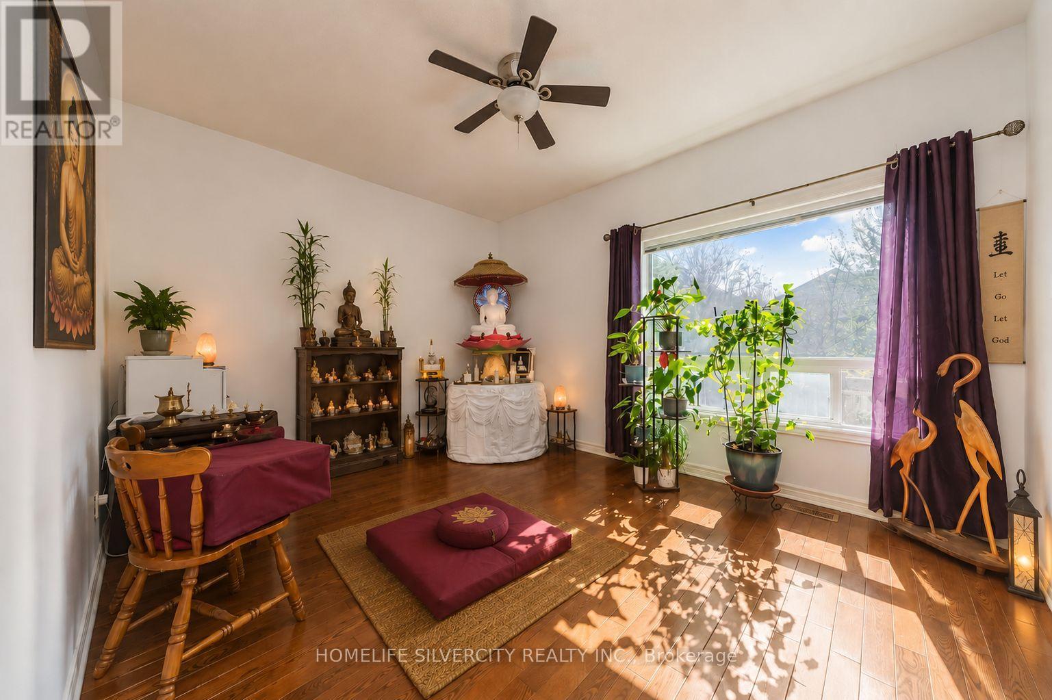 61 Pinebrook Circle, Caledon, ON - Indoor Photo Showing Living Room