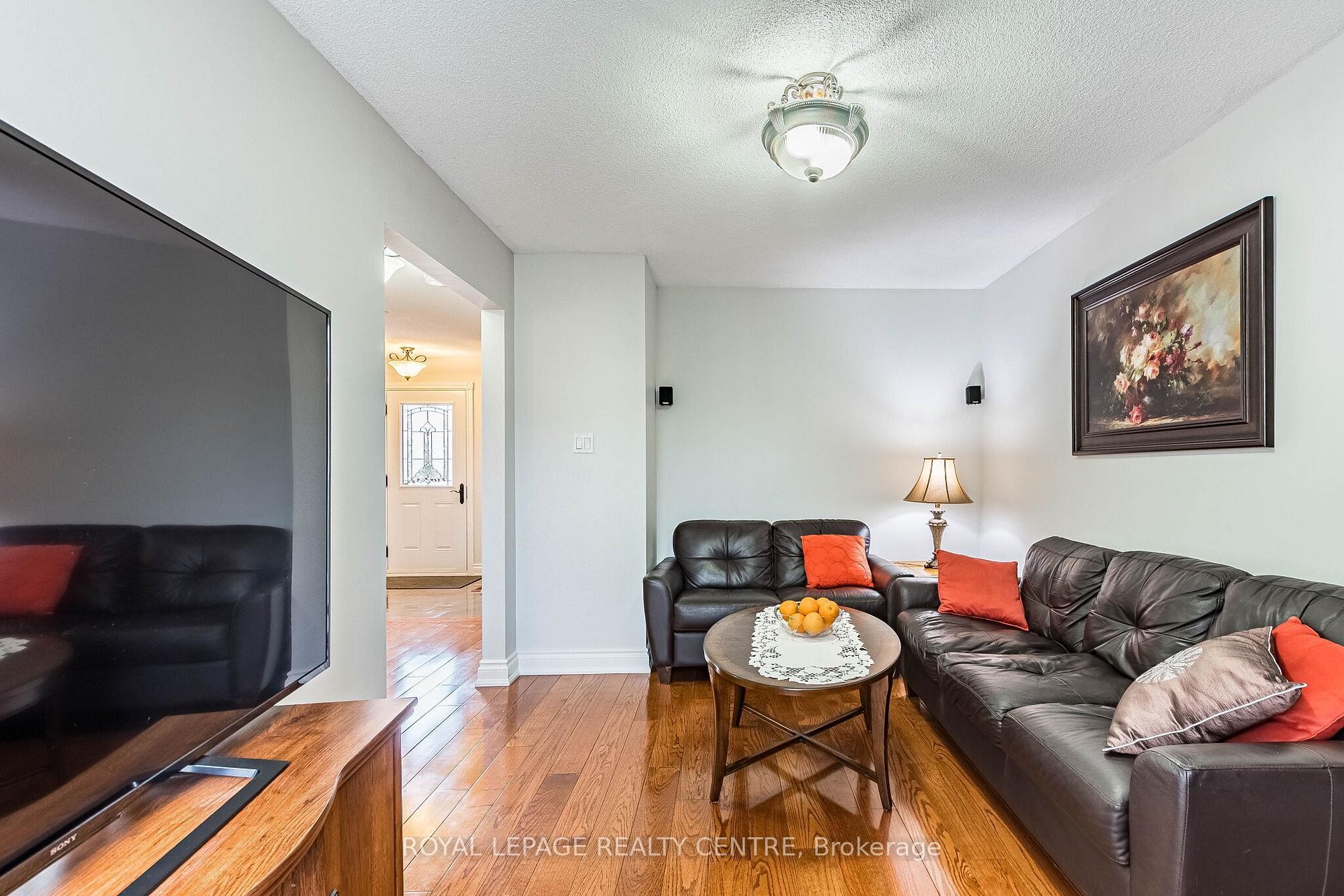 3026 Dalehurst Drive, Mississauga, ON - Indoor Photo Showing Living Room