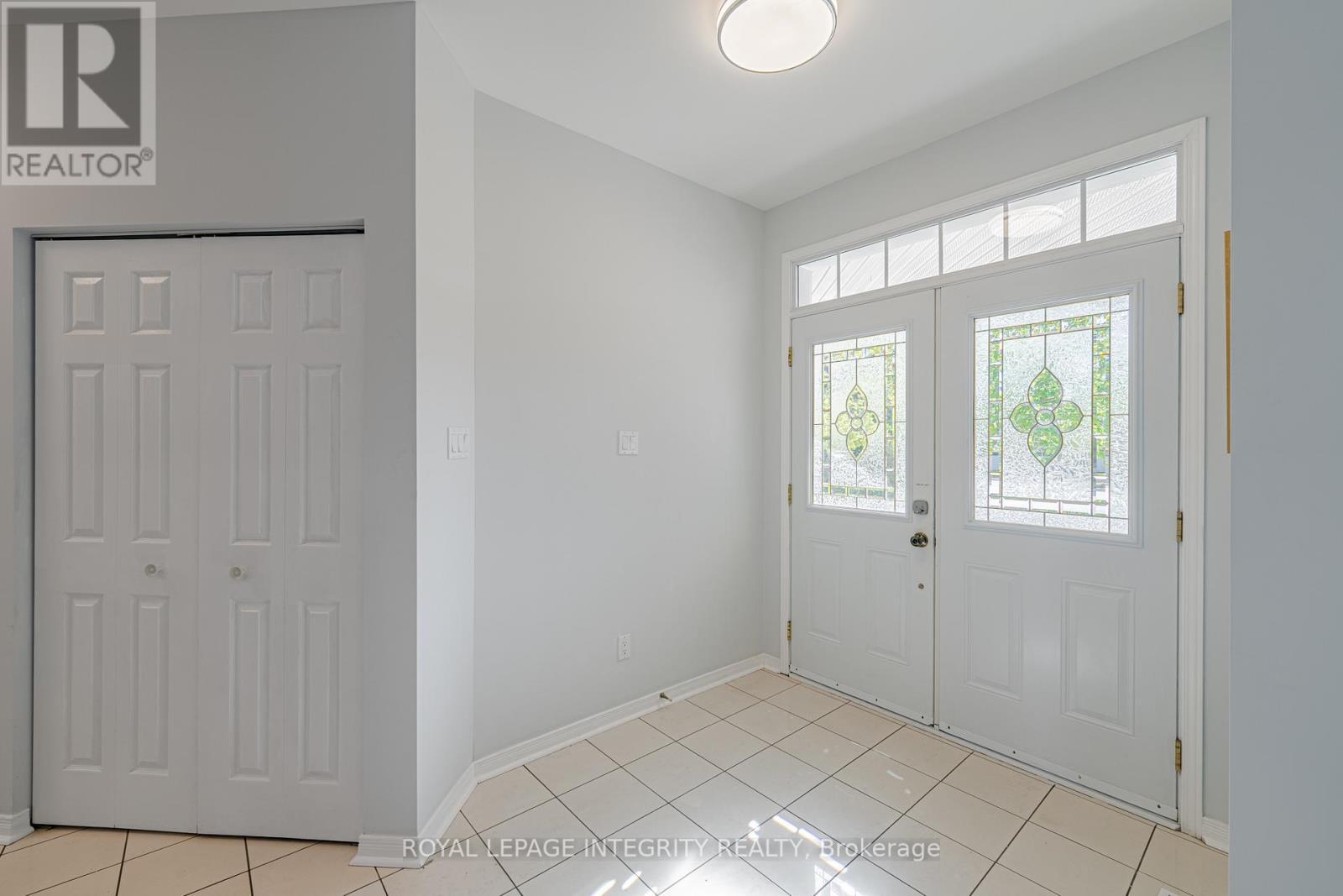 Main Entrance - 102 Whitestone Drive, Ottawa, ON - Indoor Photo Showing Other Room