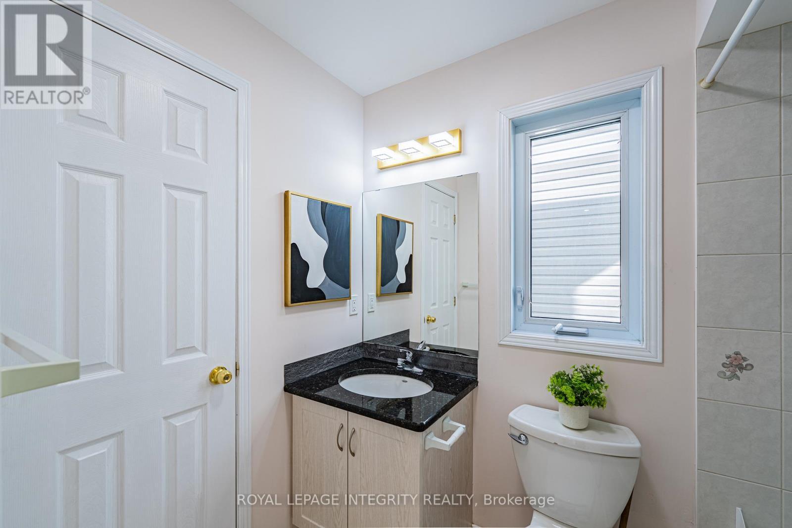 Full Bathroom - 102 Whitestone Drive, Ottawa, ON - Indoor Photo Showing Bathroom