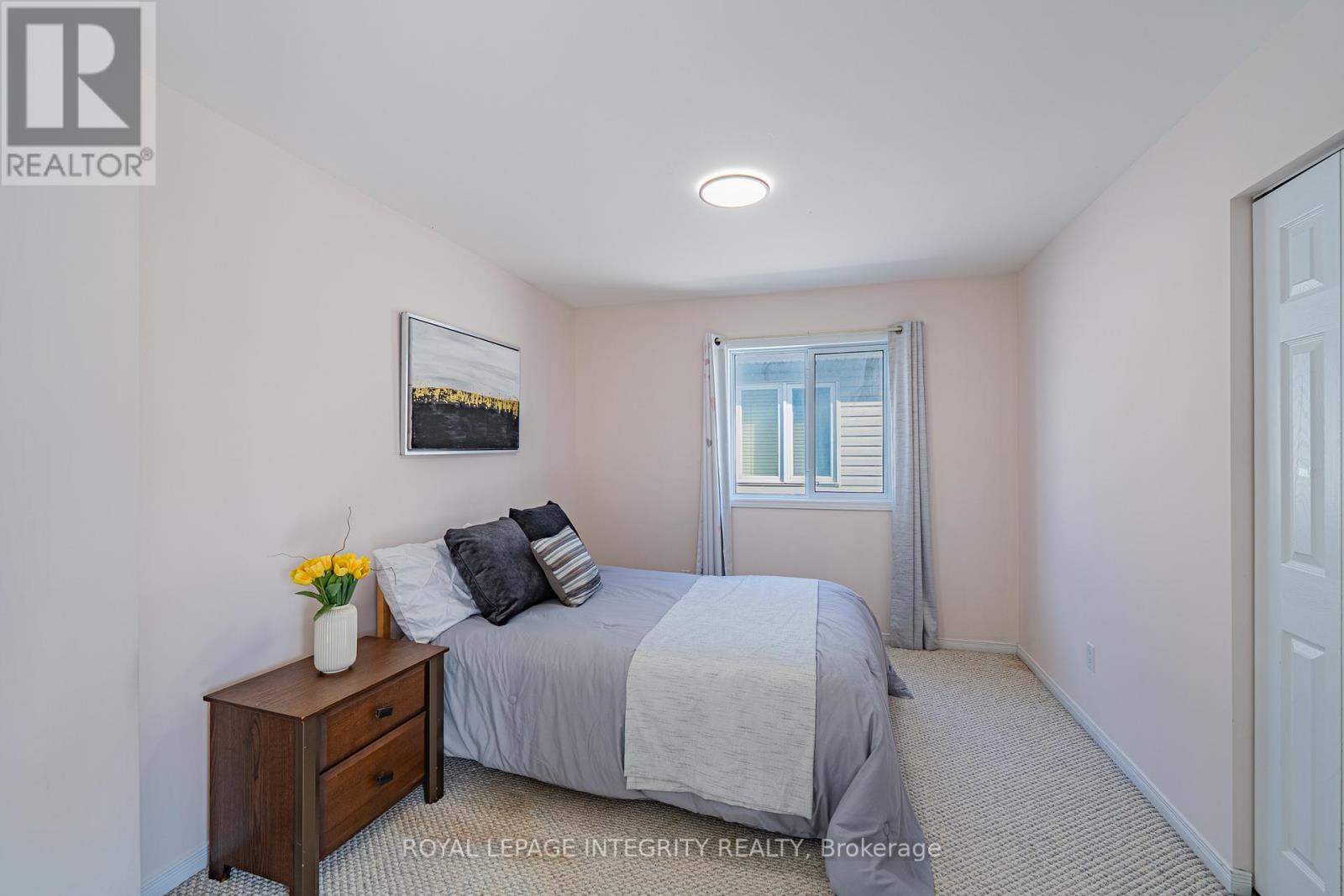 Bedroom 3 - 102 Whitestone Drive, Ottawa, ON - Indoor Photo Showing Bedroom