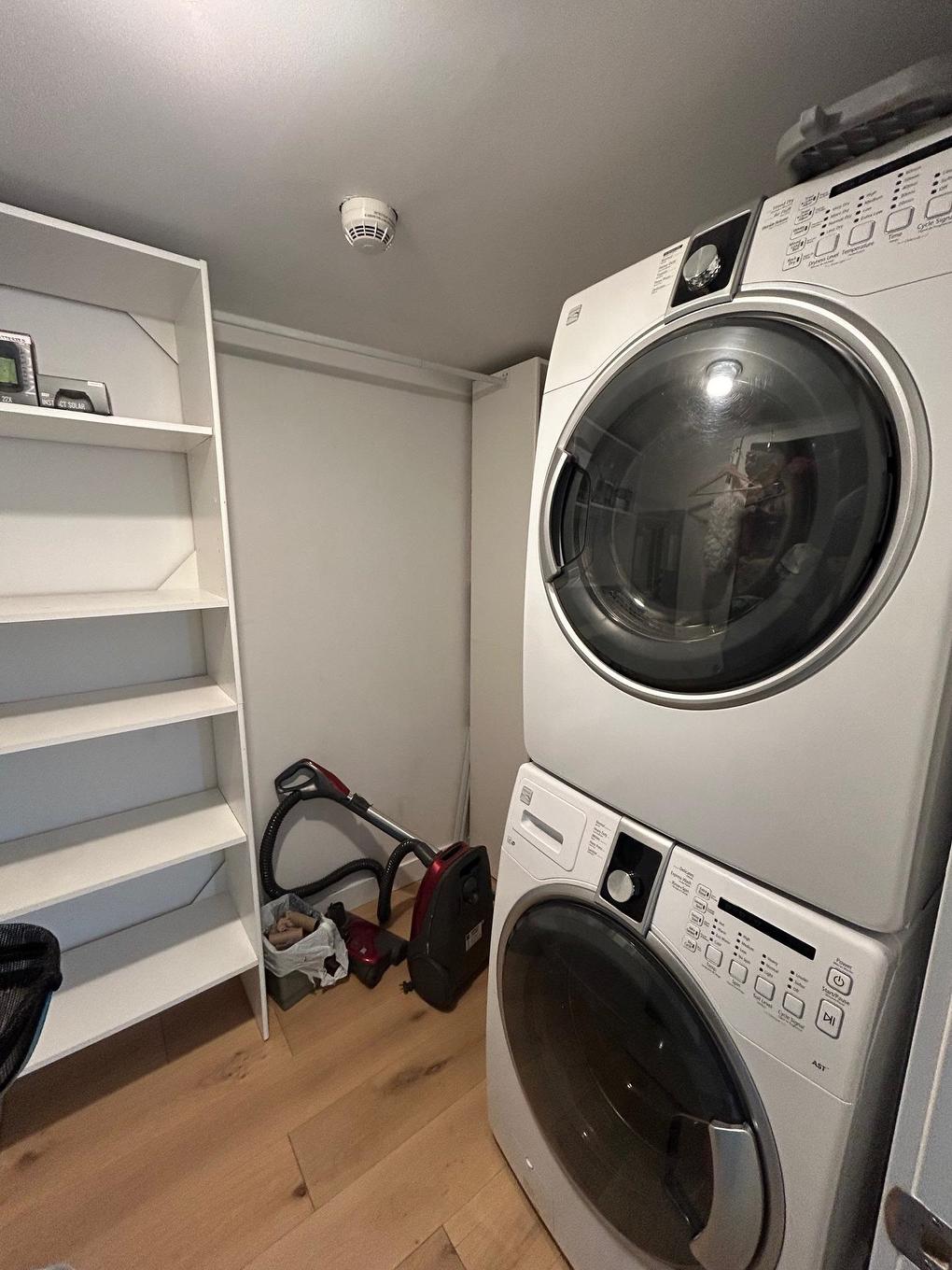 103 37 Cumberland Street S, Thunder Bay, ON - Indoor Photo Showing Laundry Room