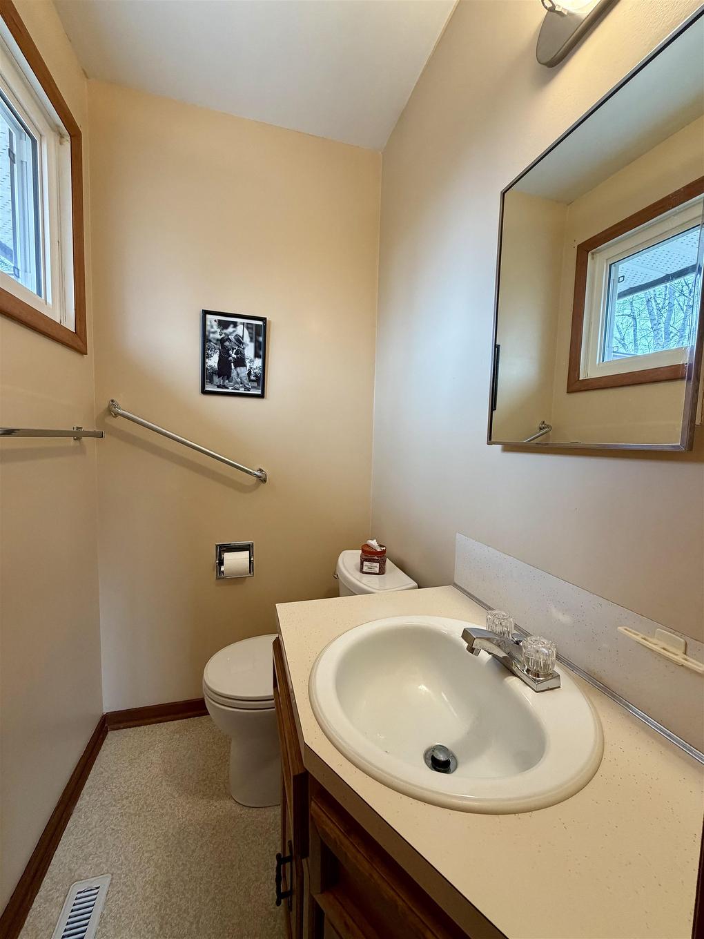737 Confederation Drive, Thunder Bay, ON - Indoor Photo Showing Bathroom