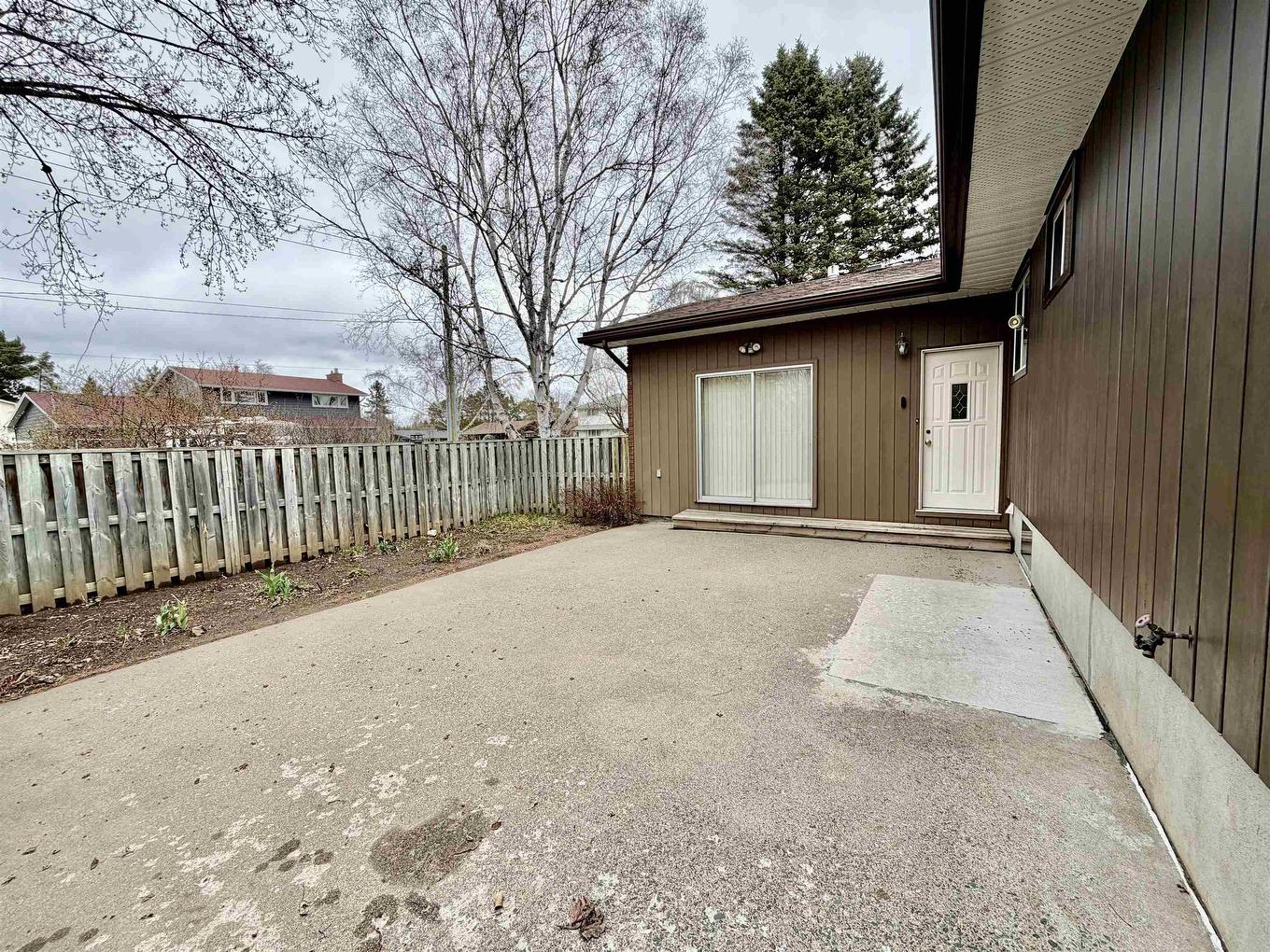 737 Confederation Drive, Thunder Bay, ON - Outdoor