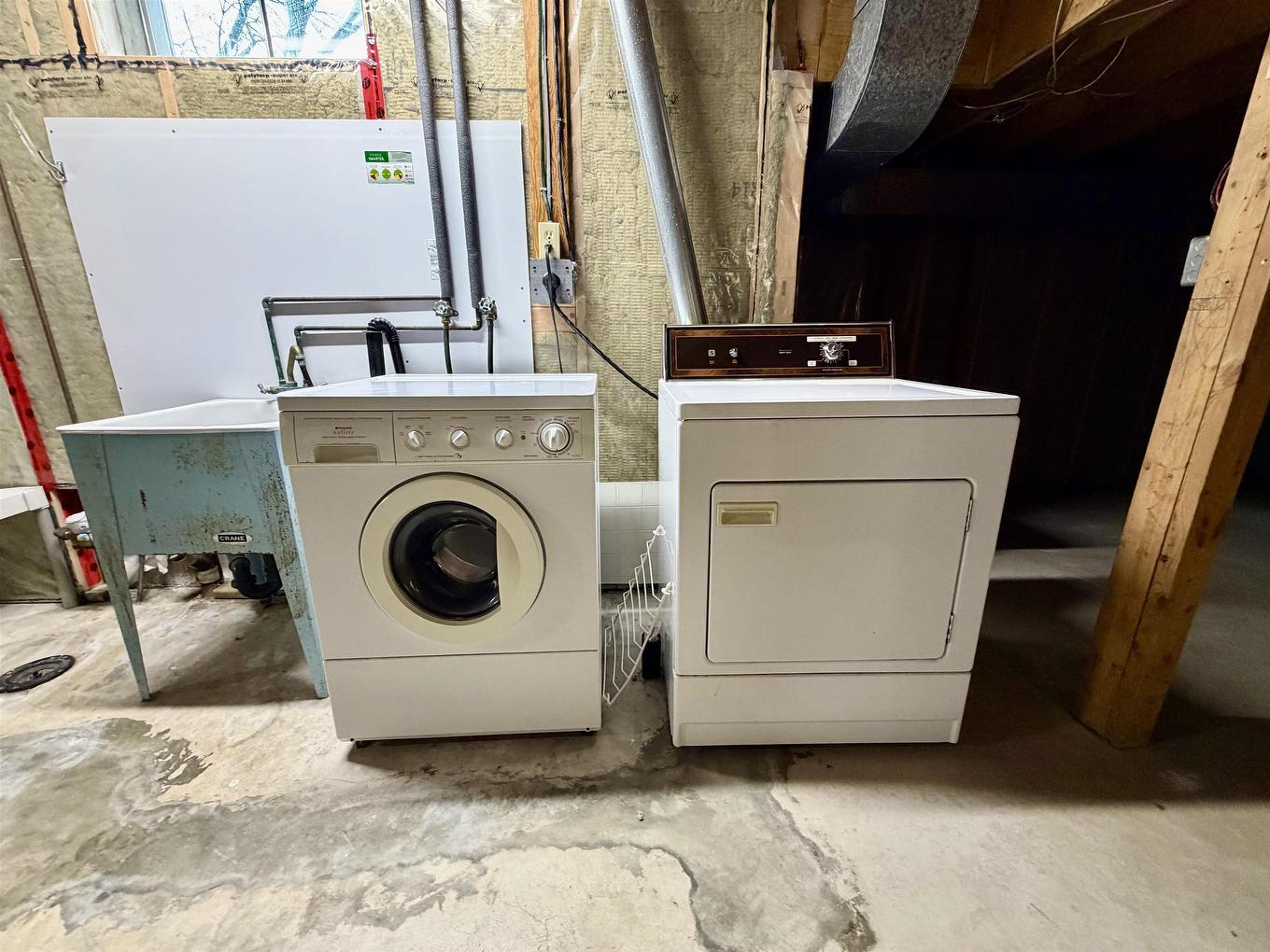737 Confederation Drive, Thunder Bay, ON - Indoor Photo Showing Laundry Room