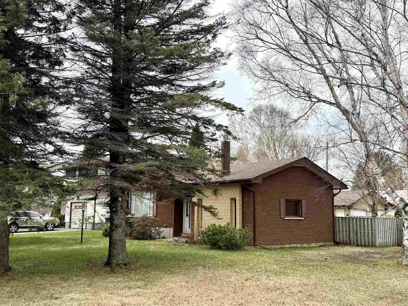 737 Confederation Drive, Thunder Bay, ON - Outdoor