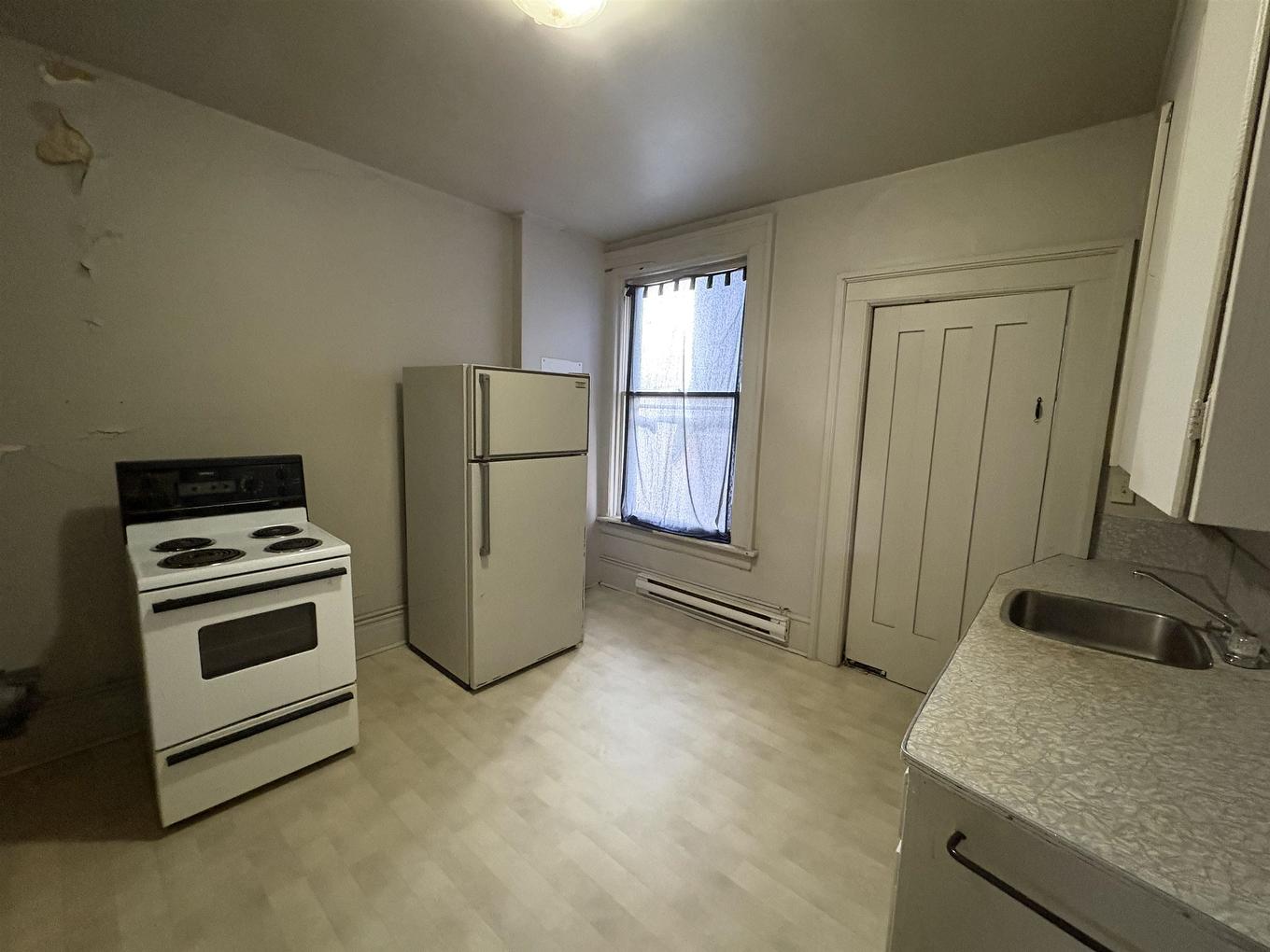 230 Brodie Street N, Thunder Bay, ON - Indoor Photo Showing Kitchen