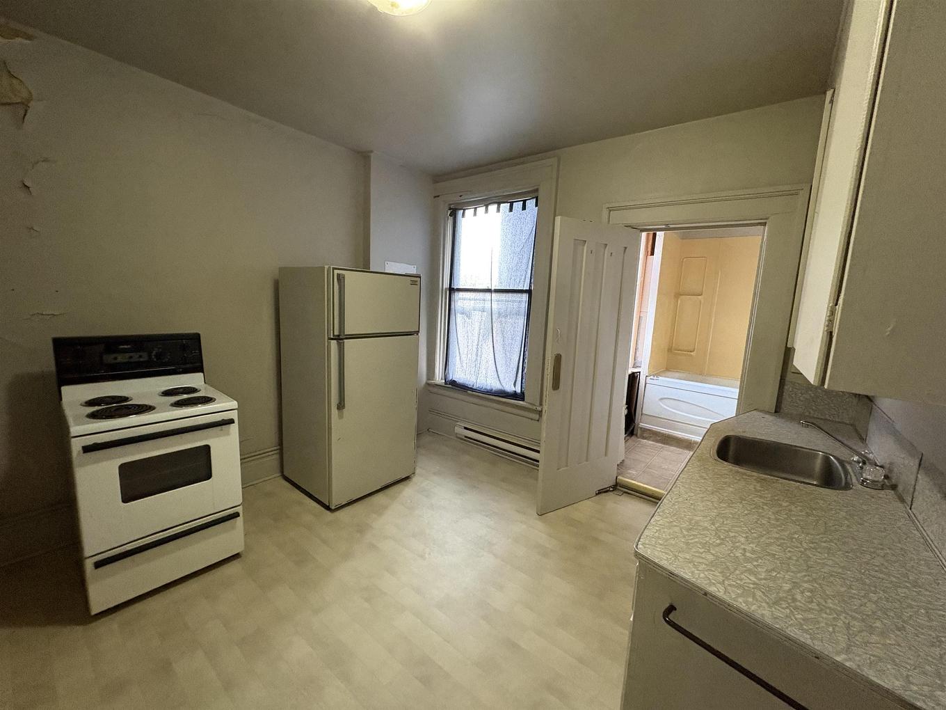 230 Brodie Street N, Thunder Bay, ON - Indoor Photo Showing Kitchen