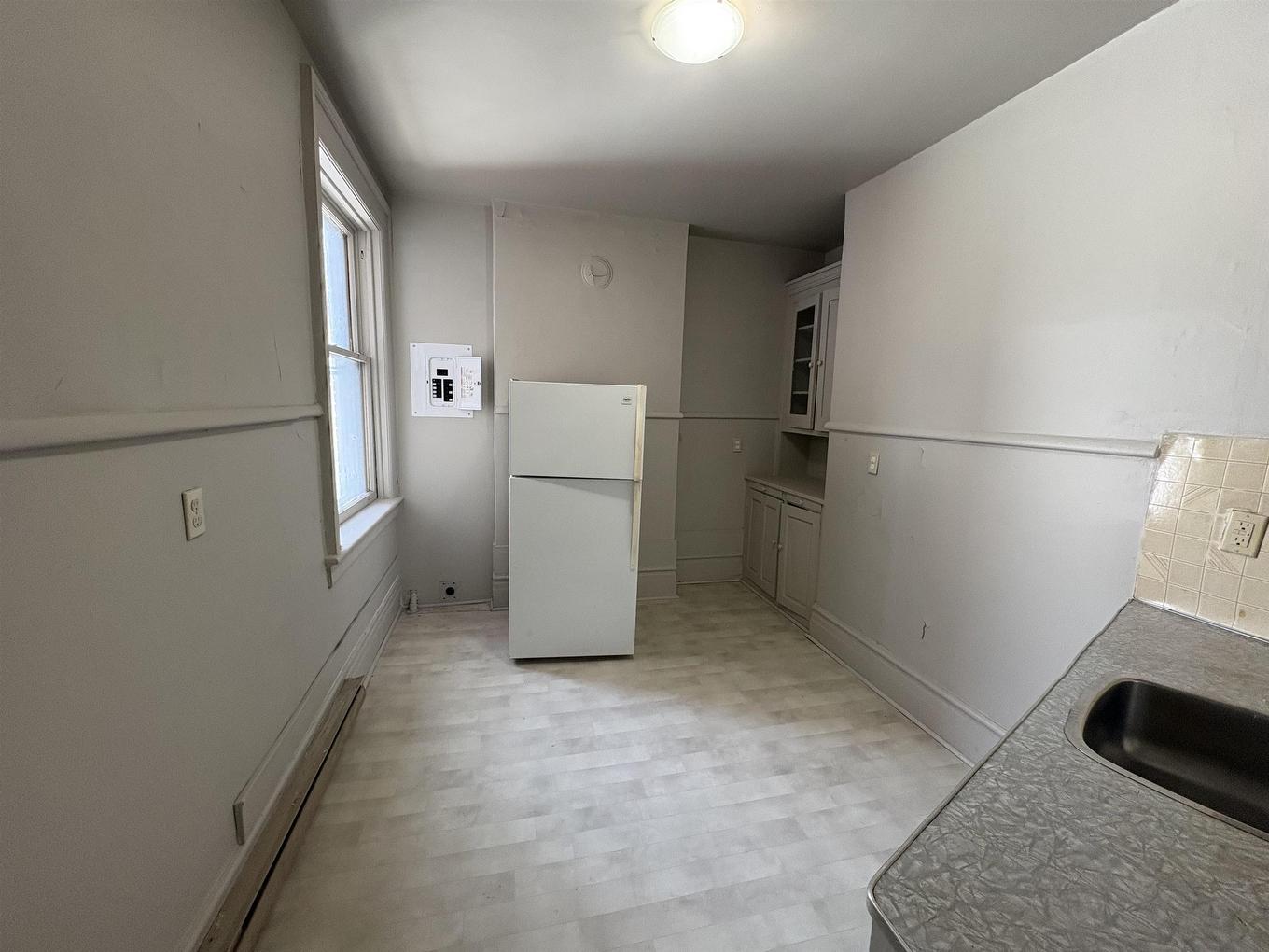 230 Brodie Street N, Thunder Bay, ON - Indoor Photo Showing Kitchen
