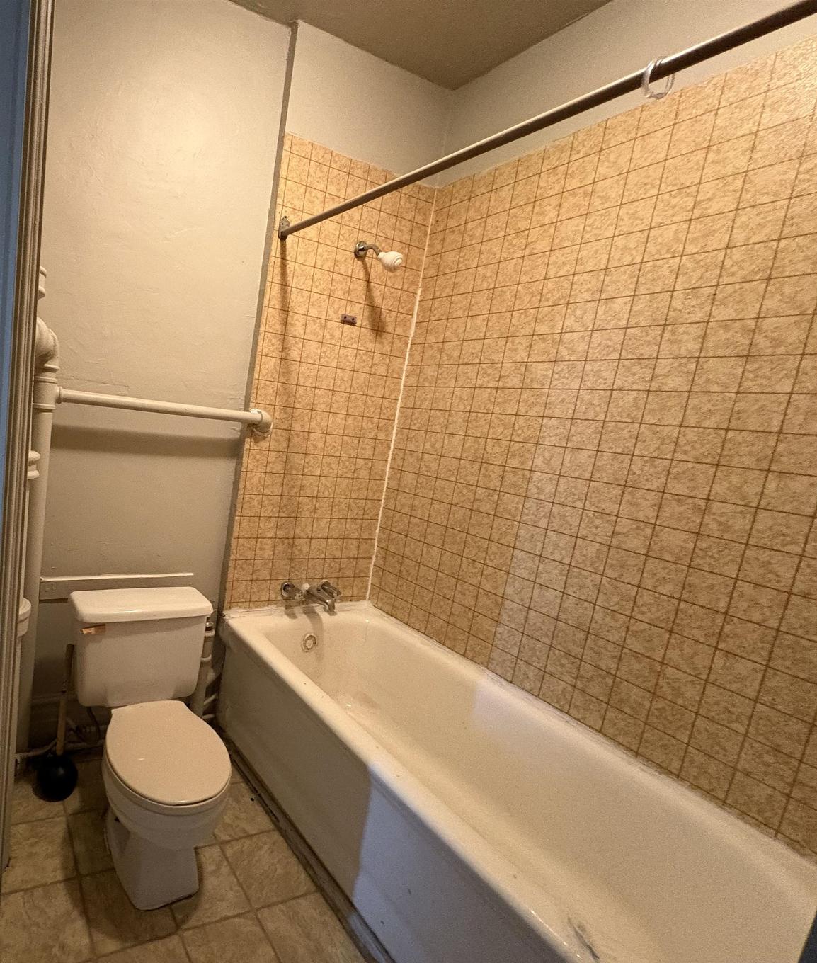 230 Brodie Street N, Thunder Bay, ON - Indoor Photo Showing Bathroom