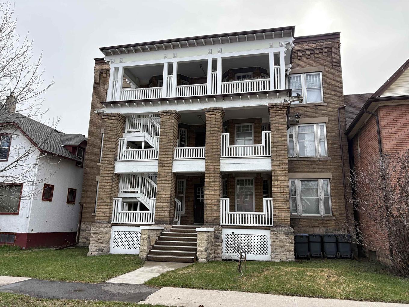 230 Brodie Street N, Thunder Bay, ON - Outdoor With Facade