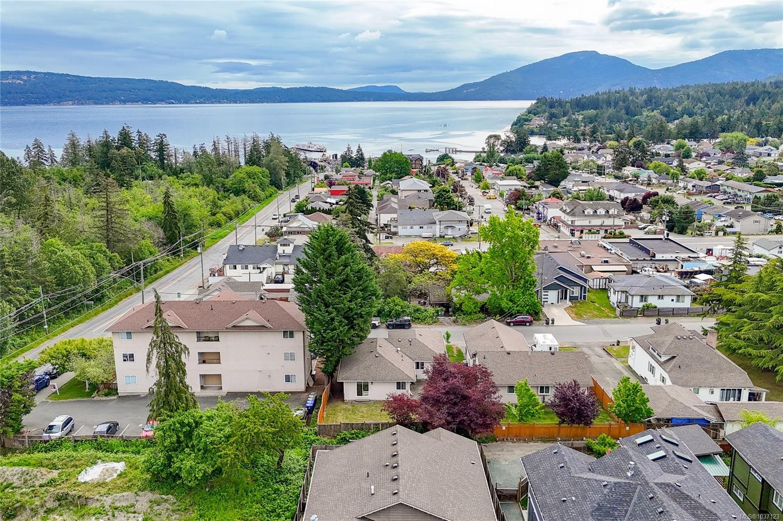 8144 Arthur St, Crofton, BC