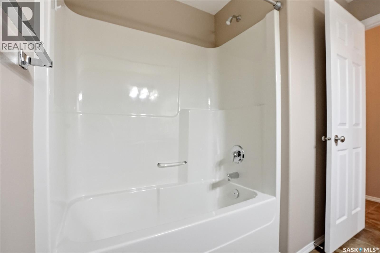 213 928 Heritage View, Saskatoon, SK - Indoor Photo Showing Bathroom