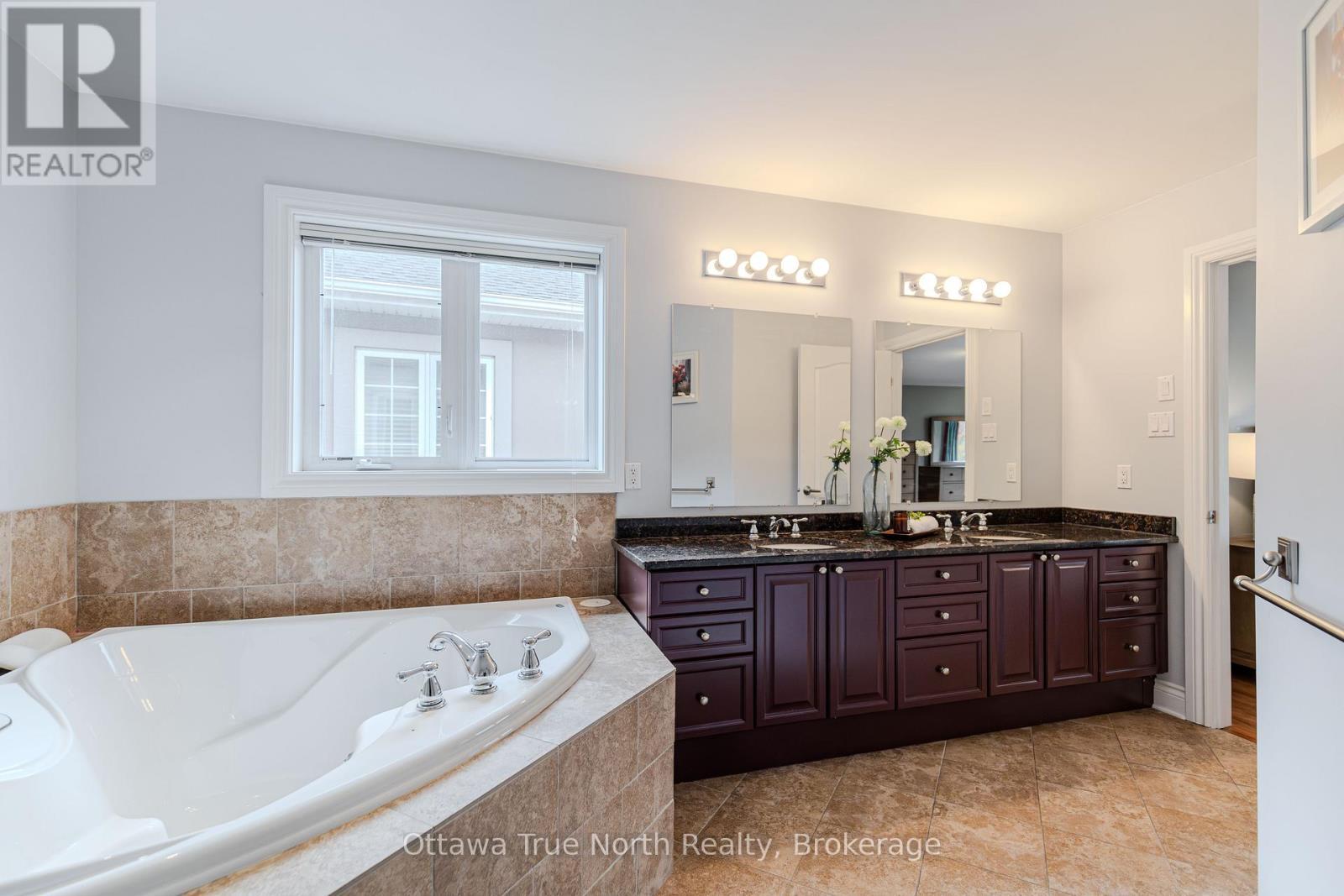 507 Kochar Drive, Ottawa, ON - Indoor Photo Showing Bathroom