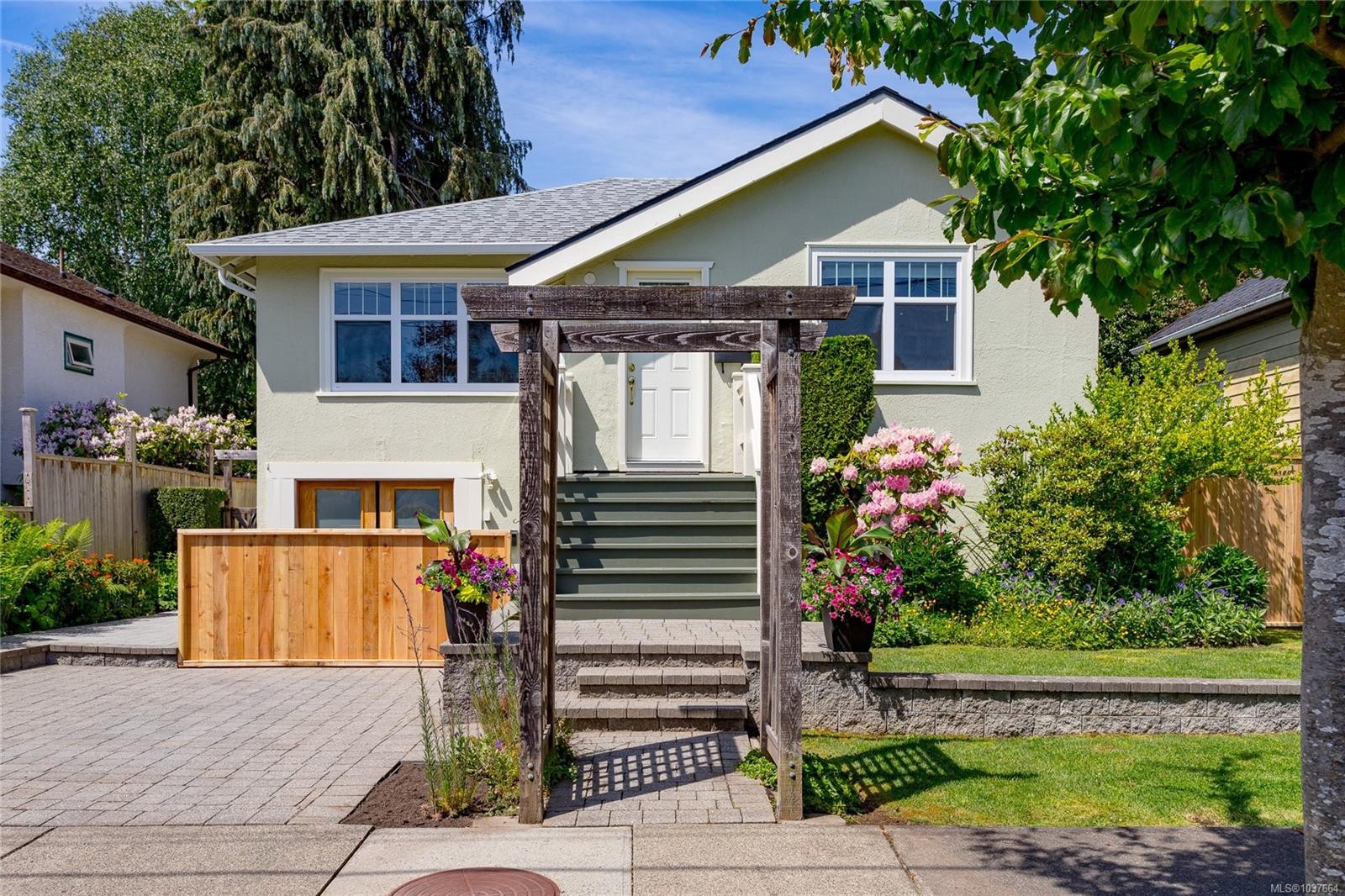 548 Cornwall St, Victoria, BC