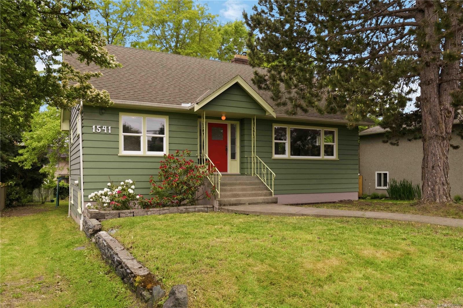 1541 Mcrae Ave, Saanich, BC
