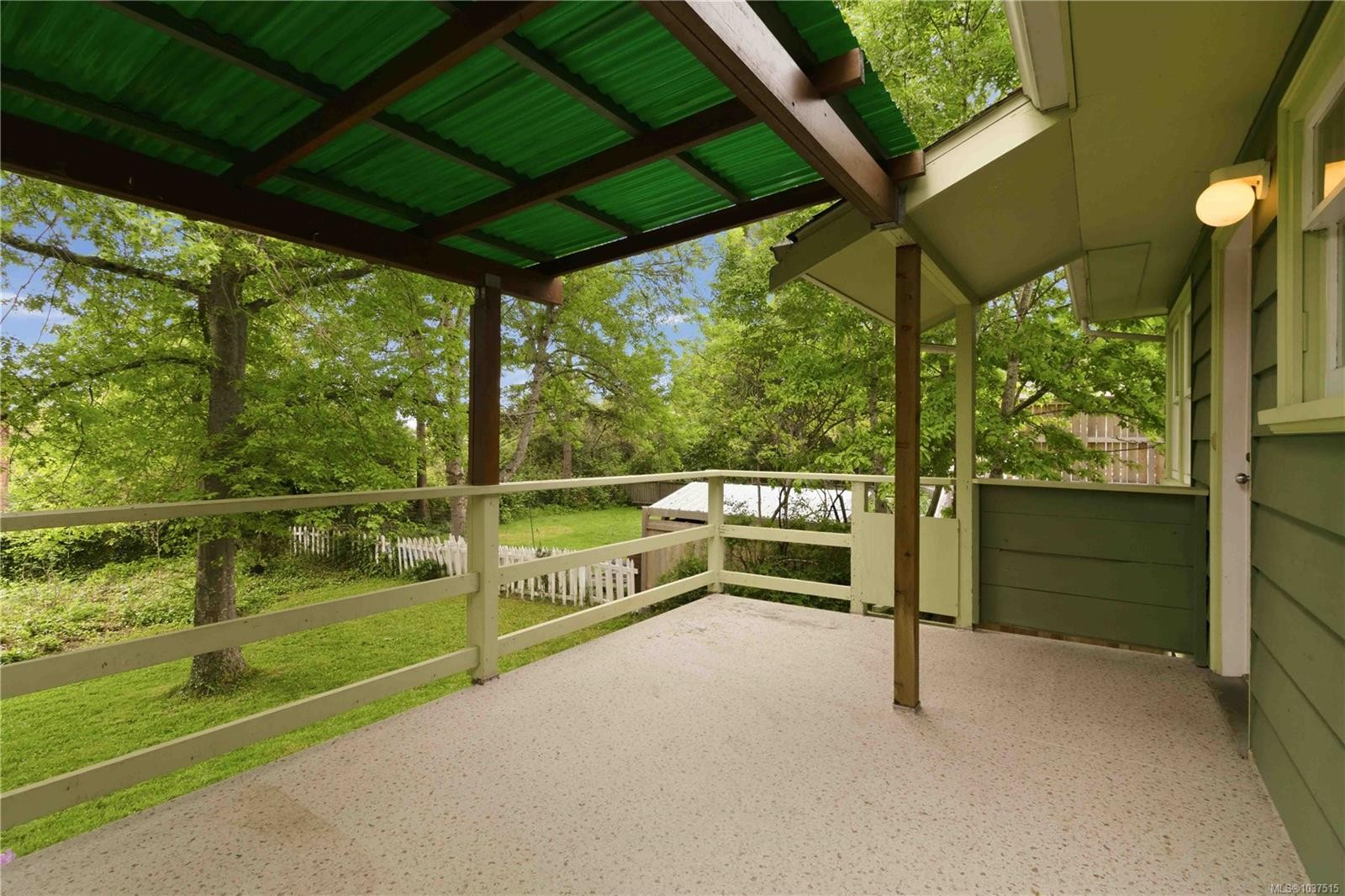 1541 Mcrae Ave, Saanich, BC