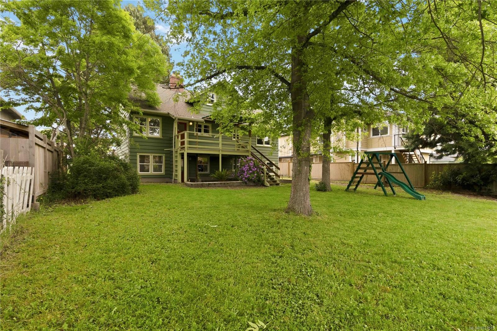 1541 Mcrae Ave, Saanich, BC