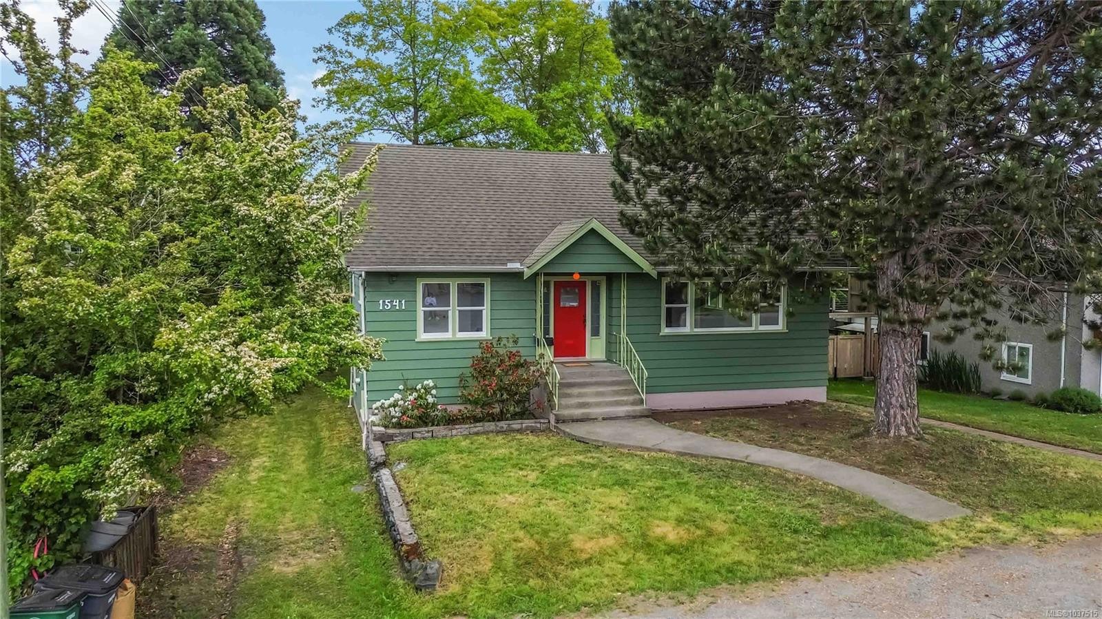 1541 Mcrae Ave, Saanich, BC