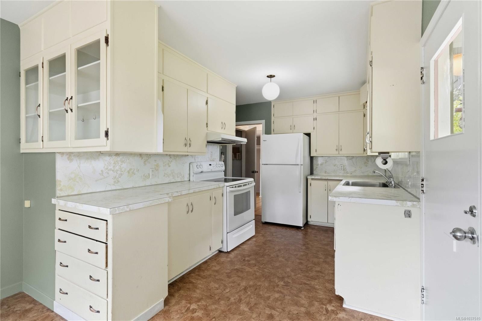 1541 Mcrae Ave, Saanich, BC