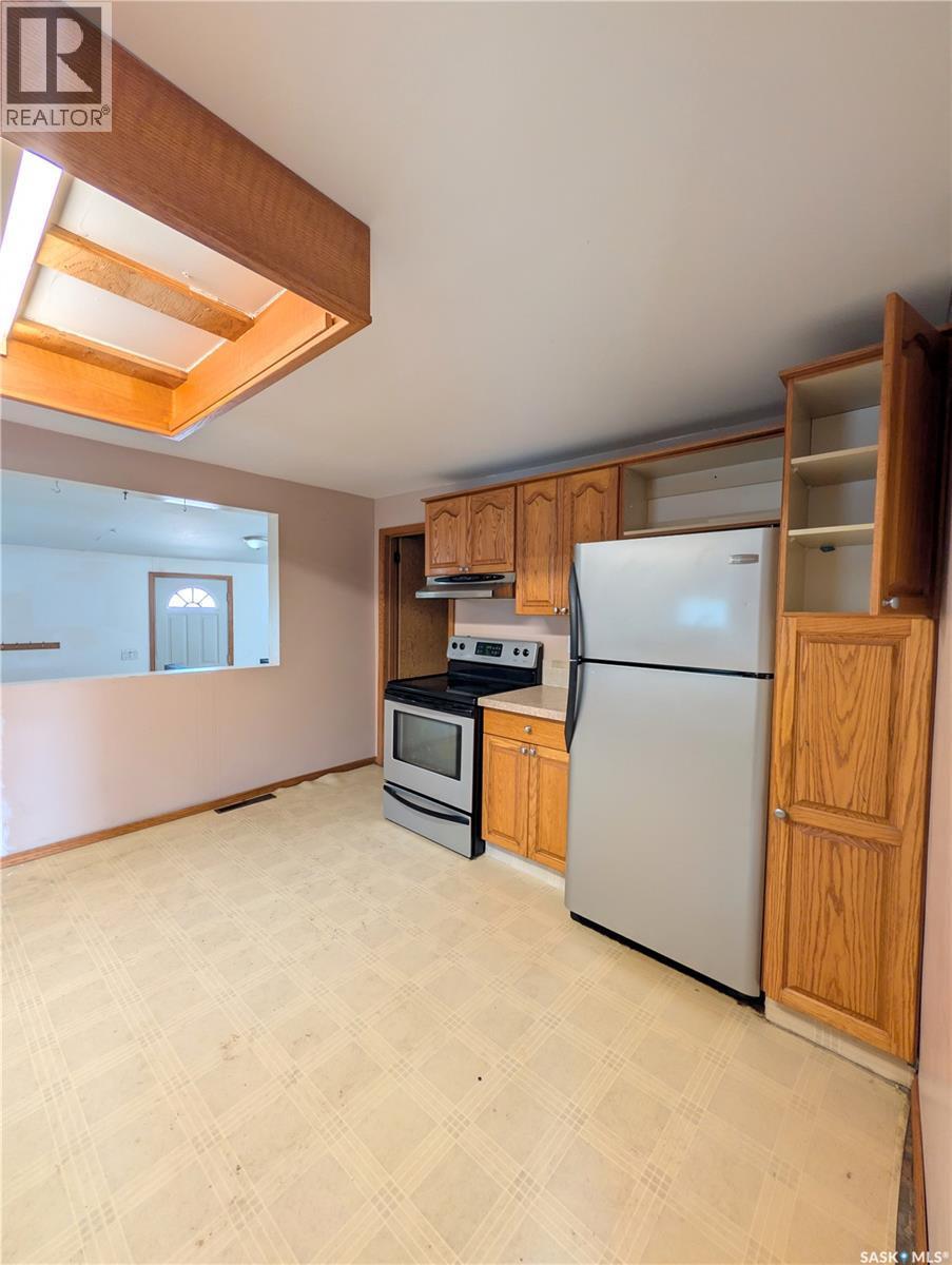 4366 Price Avenue, Gull Lake, SK - Indoor Photo Showing Kitchen