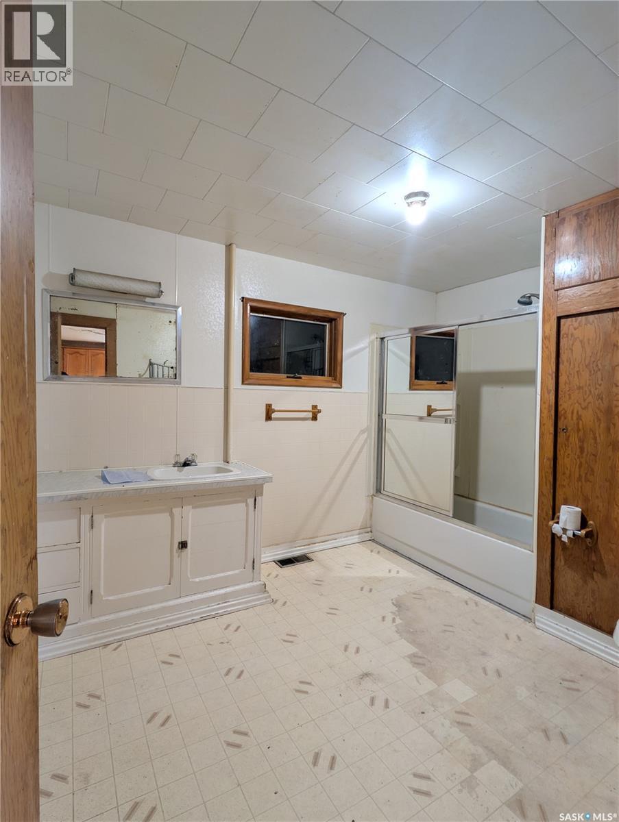 4366 Price Avenue, Gull Lake, SK - Indoor