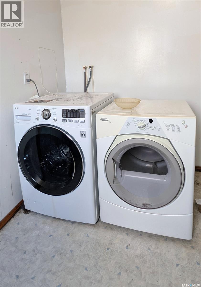 4366 Price Avenue, Gull Lake, SK - Indoor Photo Showing Laundry Room