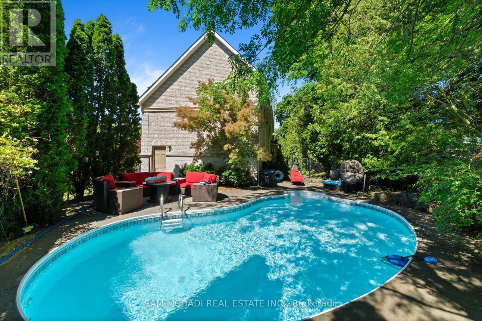 3248 Barchester Court, Mississauga, ON - Outdoor With In Ground Pool With Backyard