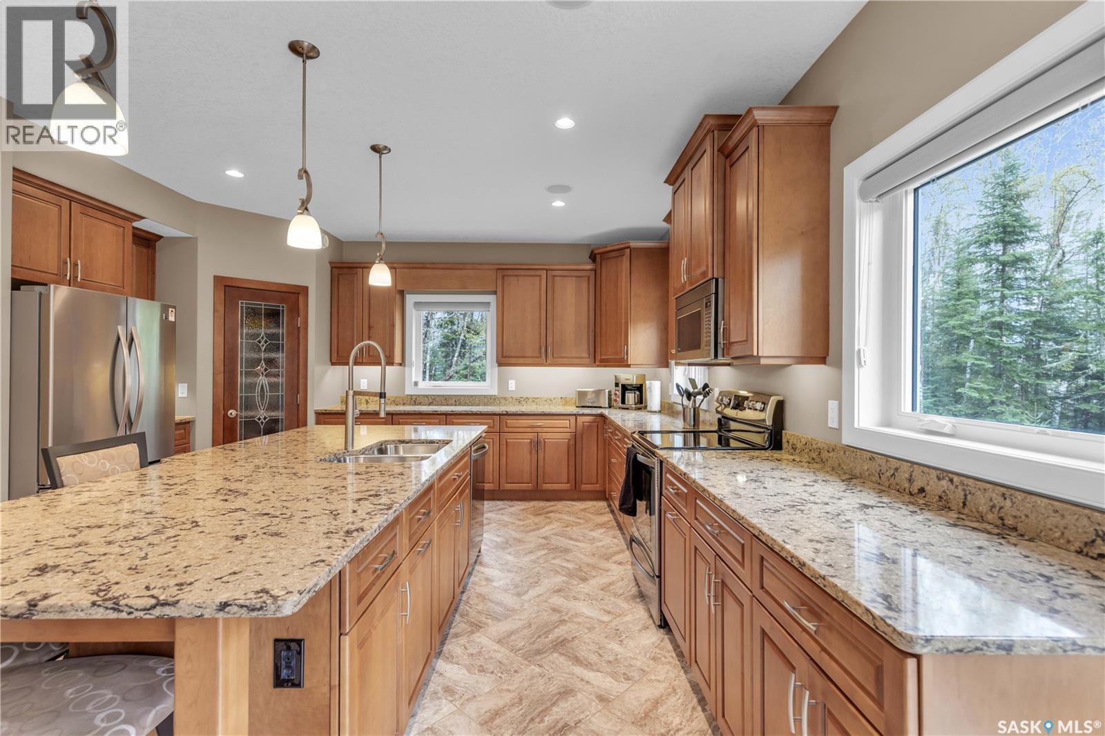#26 Estates Drive, Elk Ridge, SK - Indoor Photo Showing Kitchen With Stainless Steel Kitchen With Double Sink With Upgraded Kitchen