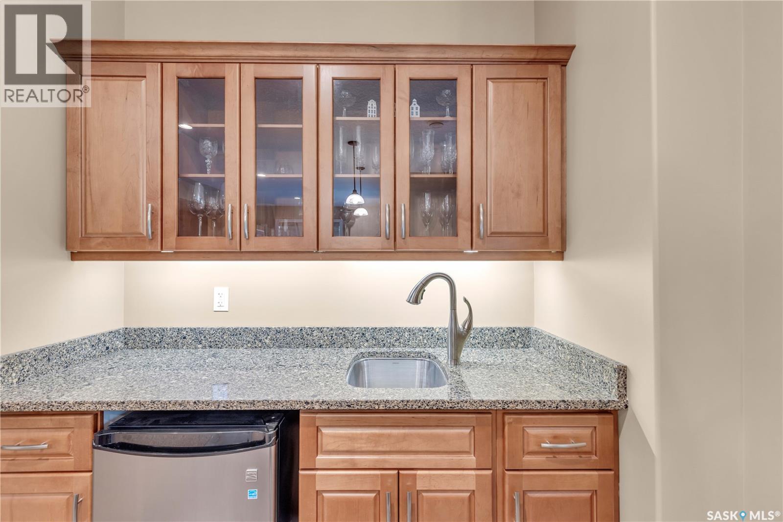#26 Estates Drive, Elk Ridge, SK - Indoor Photo Showing Kitchen