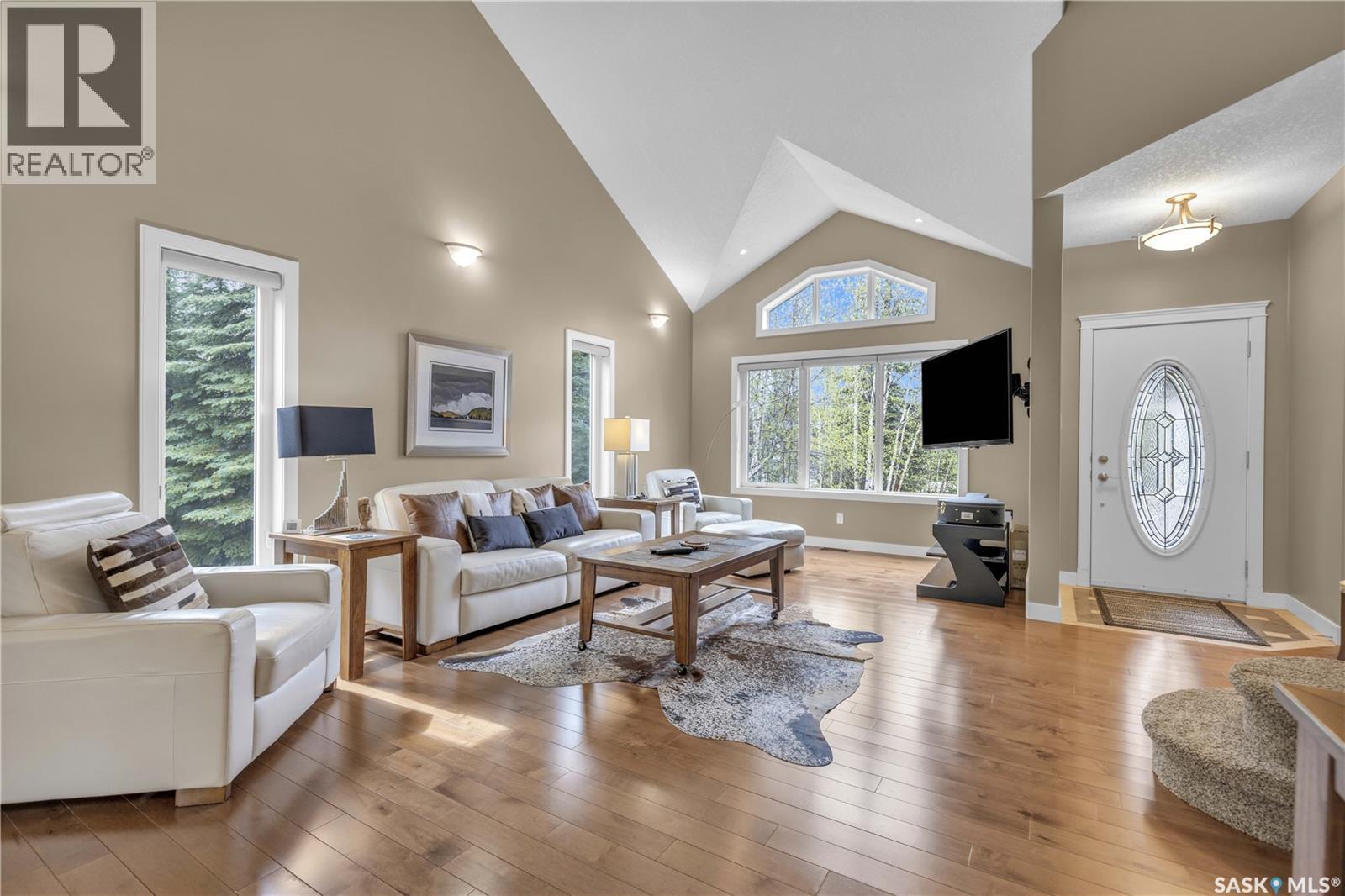 #26 Estates Drive, Elk Ridge, SK - Indoor Photo Showing Living Room