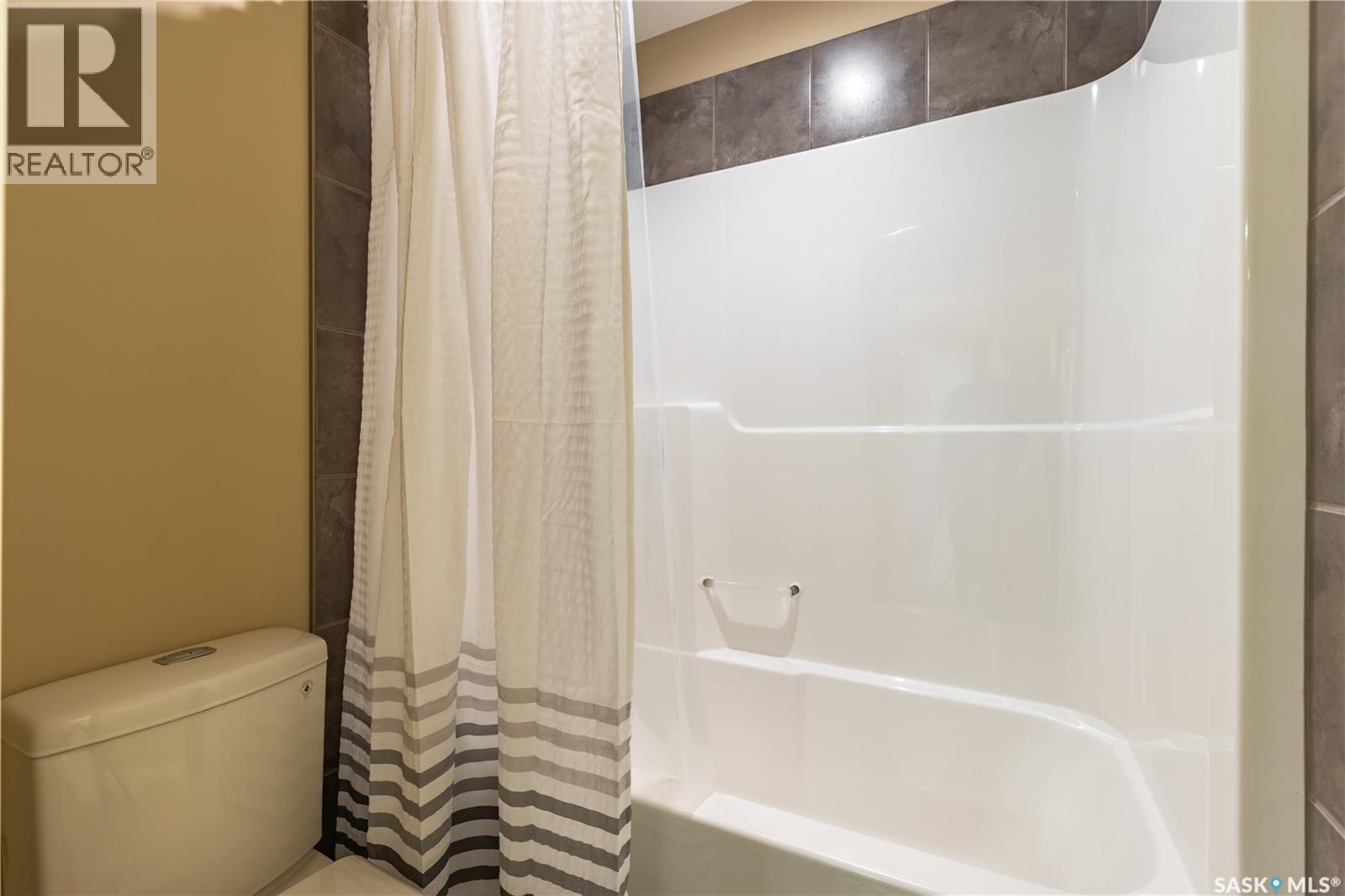#26 Estates Drive, Elk Ridge, SK - Indoor Photo Showing Bathroom