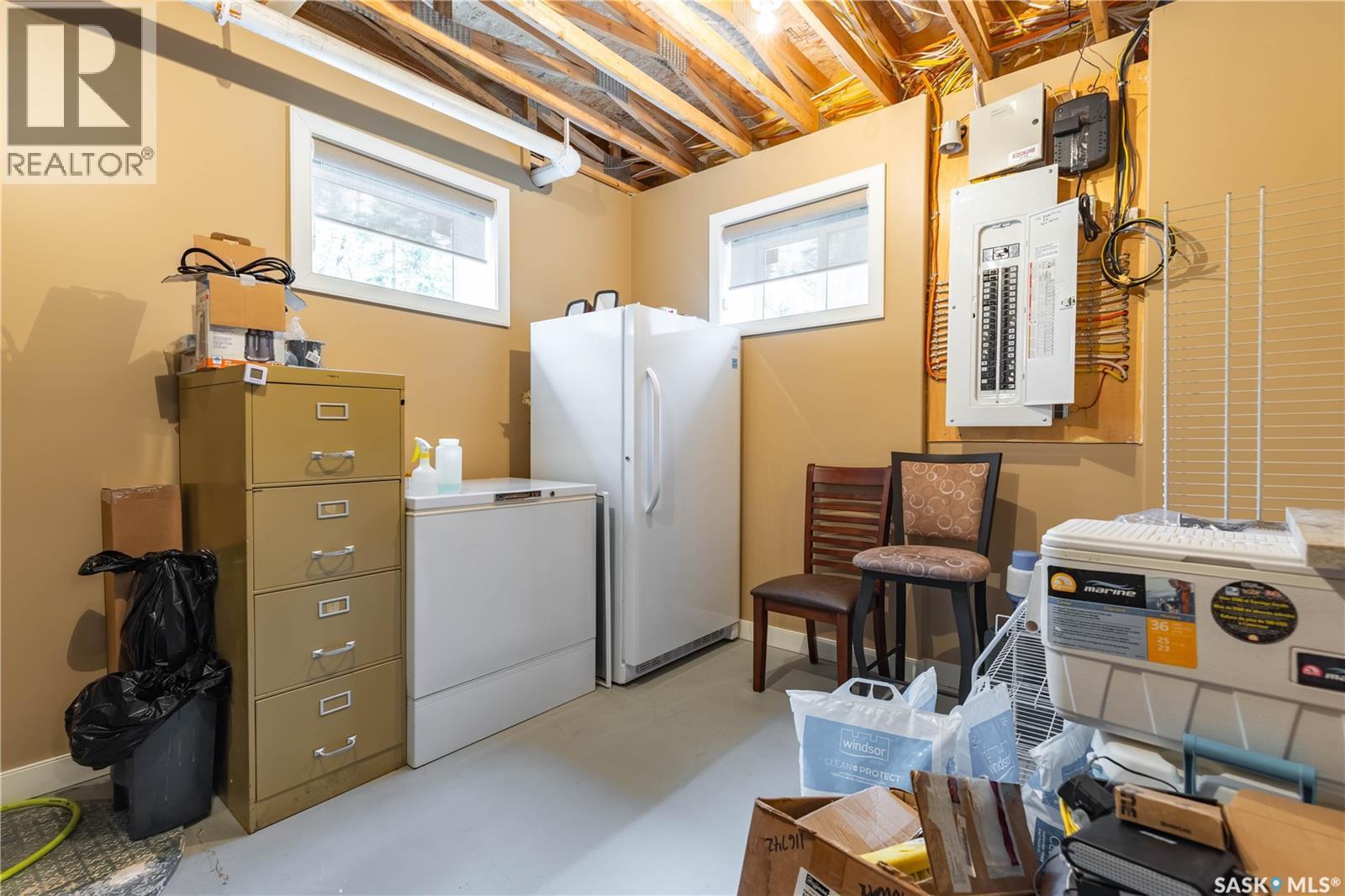 #26 Estates Drive, Elk Ridge, SK - Indoor Photo Showing Laundry Room