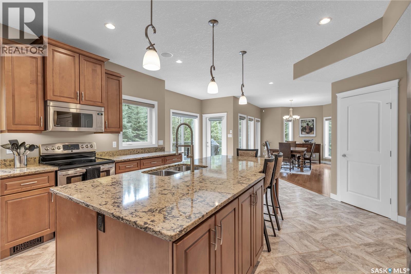 #26 Estates Drive, Elk Ridge, SK - Indoor Photo Showing Kitchen With Double Sink With Upgraded Kitchen