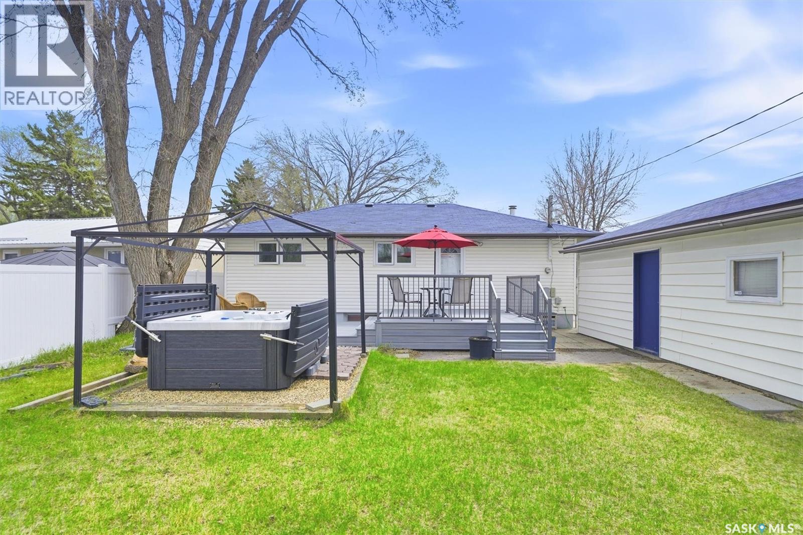 2922 21St Street W, Saskatoon, SK - Outdoor With Deck Patio Veranda