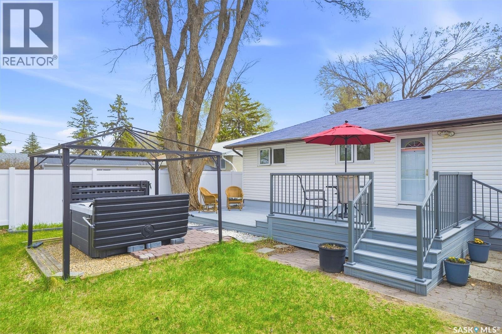 2922 21St Street W, Saskatoon, SK - Outdoor With Deck Patio Veranda