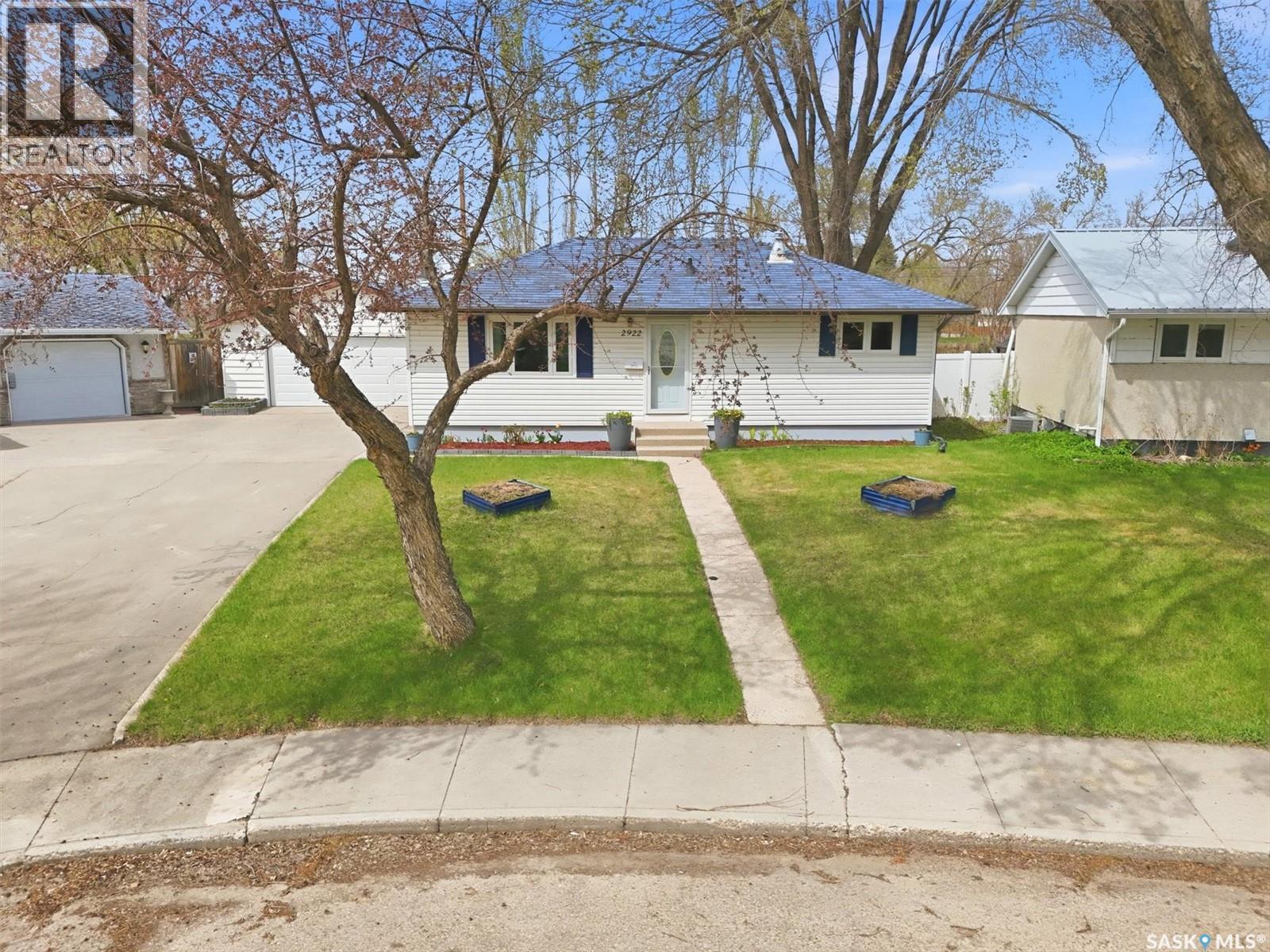 2922 21St Street W, Saskatoon, SK - Outdoor